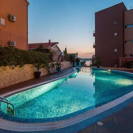 Elegant Hideaway With Pool Apartment Trogir