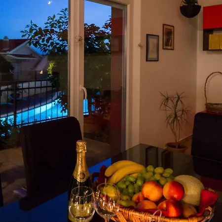 Apartment Elegant Hideaway With Pool Trogir